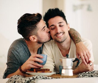 Hornet Review 2025  — Real Gay Dating Site or Scam?